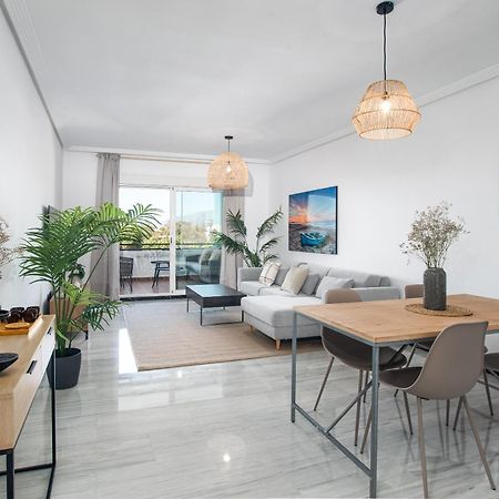 Modern Apartment - 2 Bedrooms, Beachside - Puerto Banus Marbella Exteriör bild