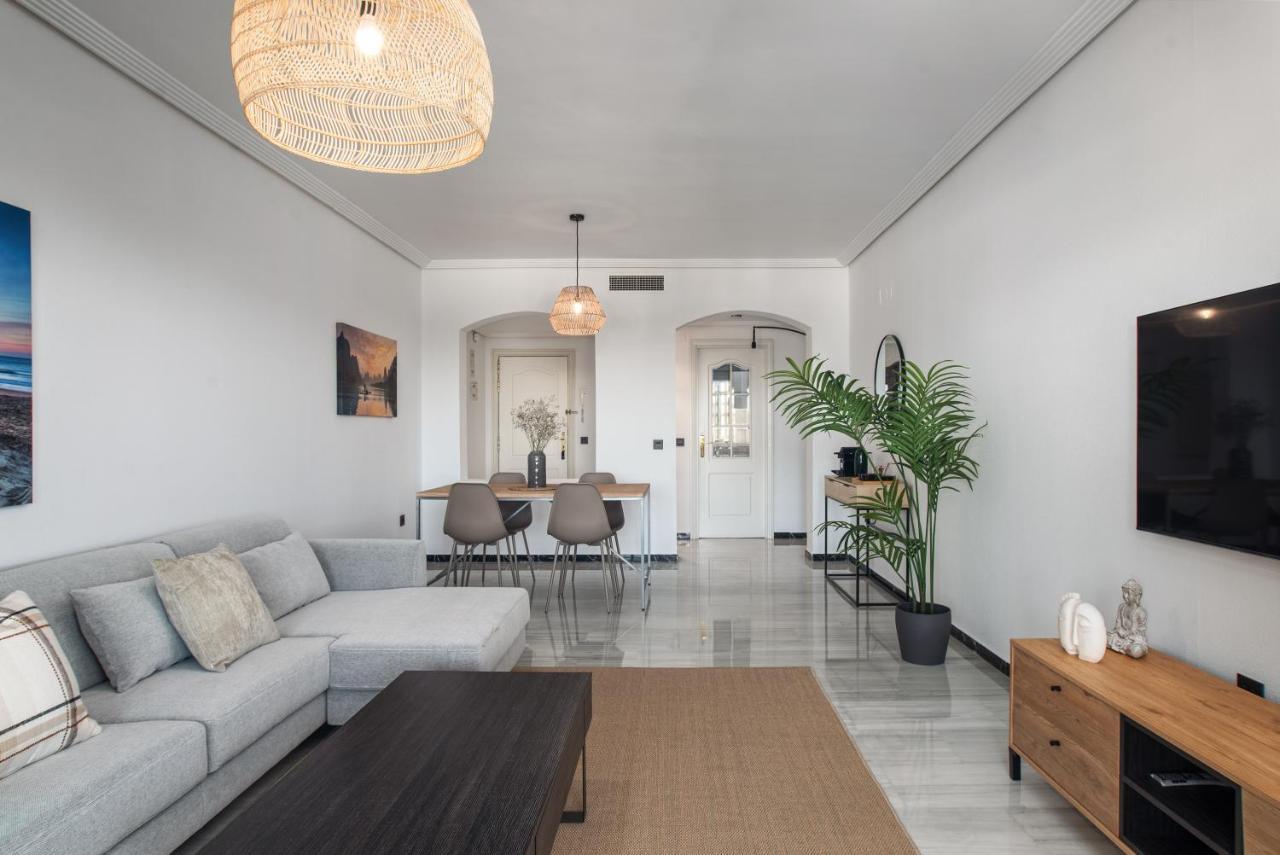 Modern Apartment - 2 Bedrooms, Beachside - Puerto Banus Marbella Exteriör bild