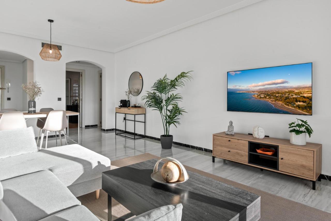 Modern Apartment - 2 Bedrooms, Beachside - Puerto Banus Marbella Exteriör bild