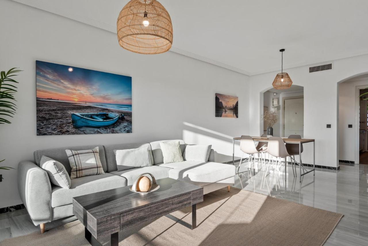 Modern Apartment - 2 Bedrooms, Beachside - Puerto Banus Marbella Exteriör bild