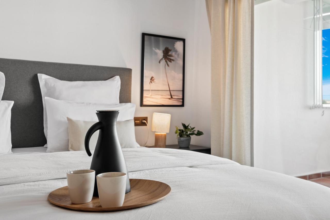 Modern Apartment - 2 Bedrooms, Beachside - Puerto Banus Marbella Exteriör bild