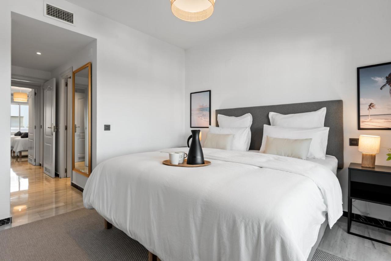 Modern Apartment - 2 Bedrooms, Beachside - Puerto Banus Marbella Exteriör bild