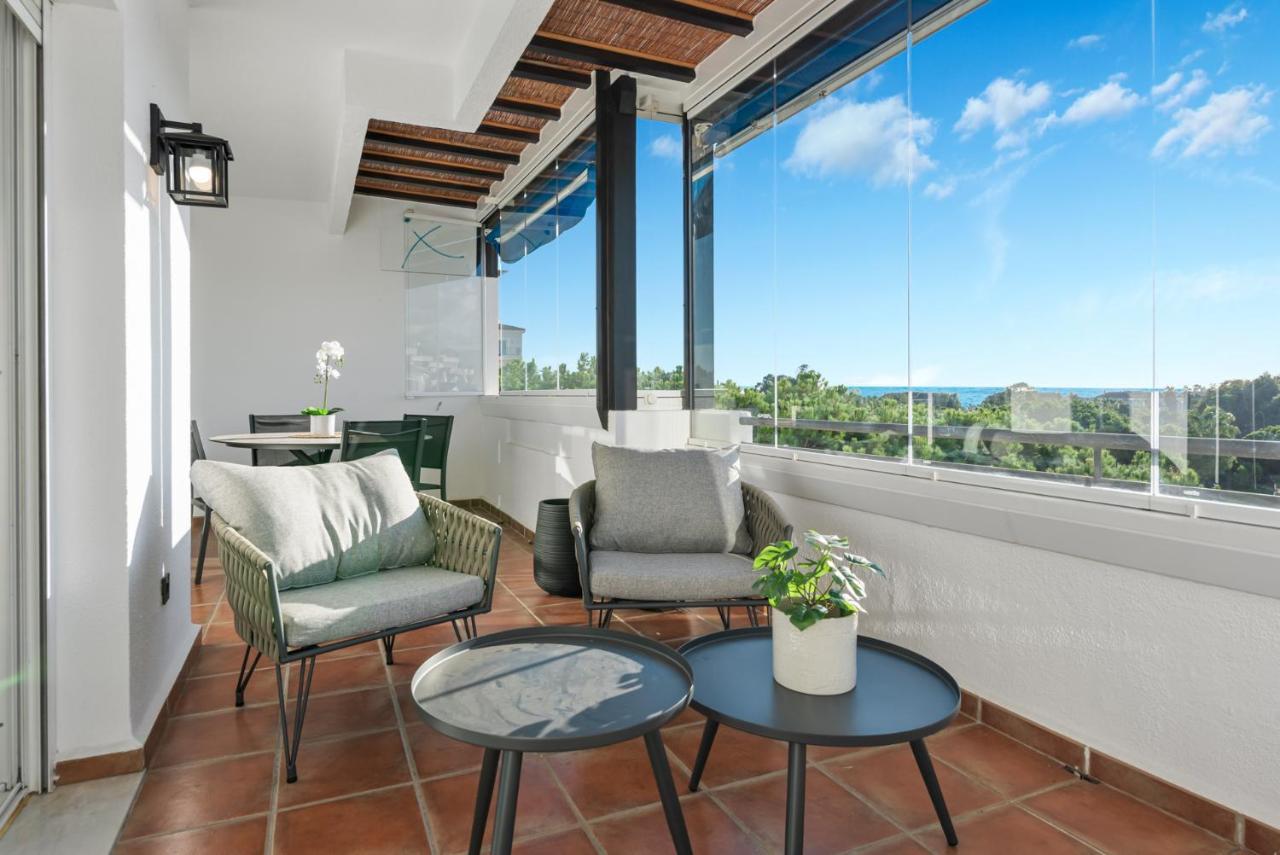Modern Apartment - 2 Bedrooms, Beachside - Puerto Banus Marbella Exteriör bild