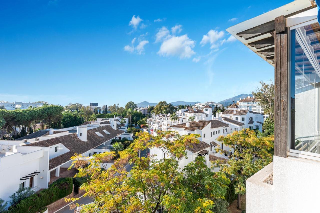 Modern Apartment - 2 Bedrooms, Beachside - Puerto Banus Marbella Exteriör bild