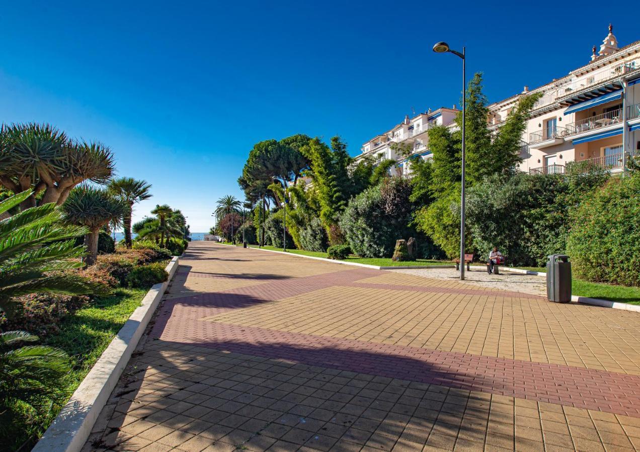 Modern Apartment - 2 Bedrooms, Beachside - Puerto Banus Marbella Exteriör bild