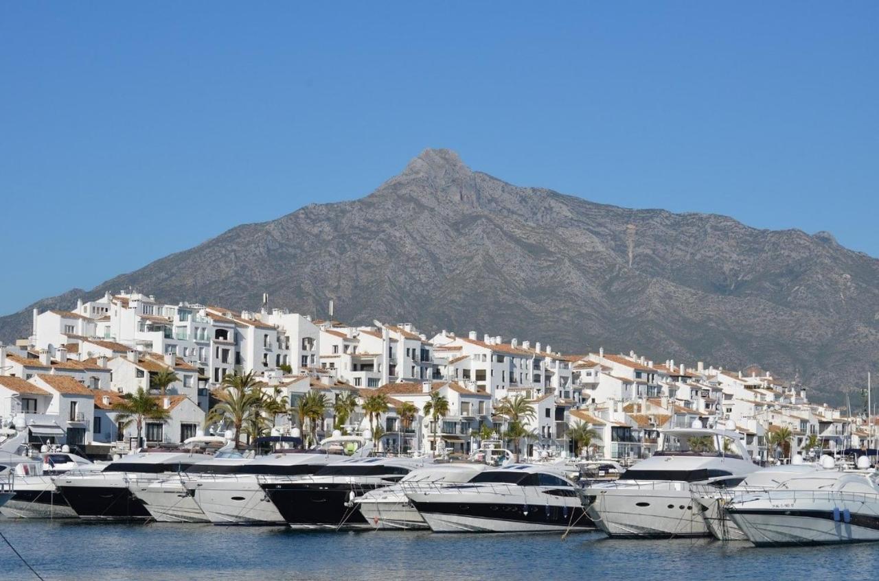 Modern Apartment - 2 Bedrooms, Beachside - Puerto Banus Marbella Exteriör bild