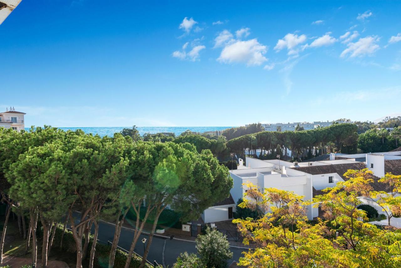Modern Apartment - 2 Bedrooms, Beachside - Puerto Banus Marbella Exteriör bild