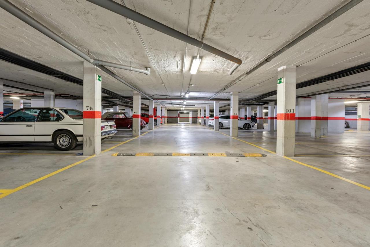 Modern Apartment - 2 Bedrooms, Beachside - Puerto Banus Marbella Exteriör bild