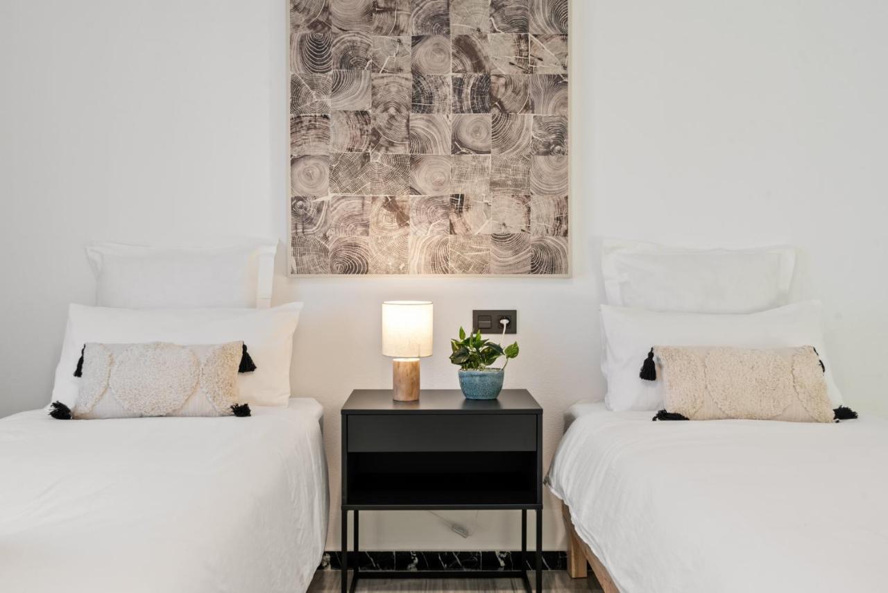 Modern Apartment - 2 Bedrooms, Beachside - Puerto Banus Marbella Exteriör bild