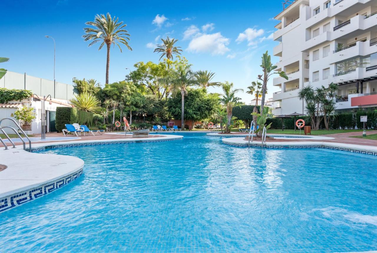 Modern Apartment - 2 Bedrooms, Beachside - Puerto Banus Marbella Exteriör bild
