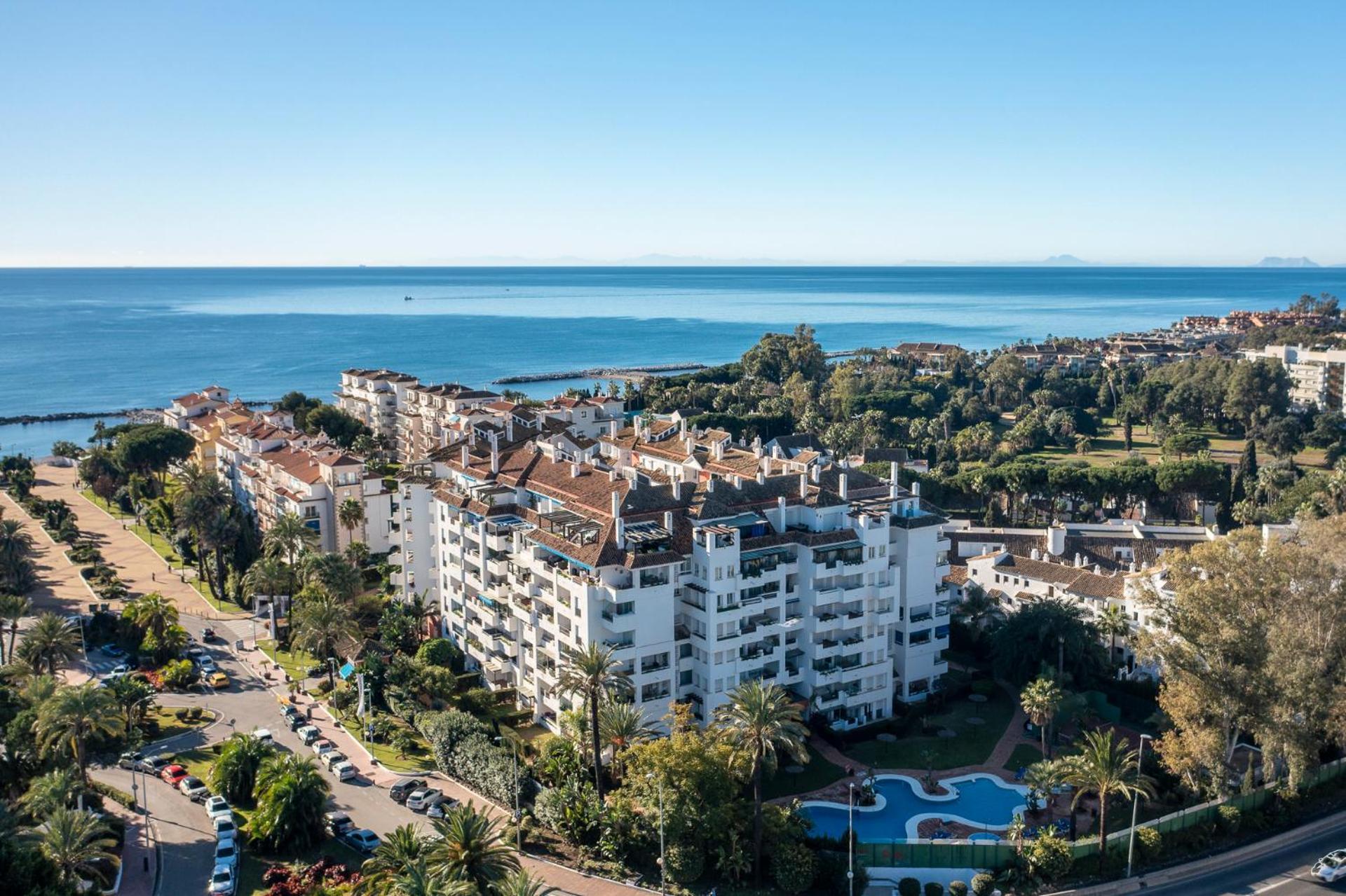 Modern Apartment - 2 Bedrooms, Beachside - Puerto Banus Marbella Exteriör bild