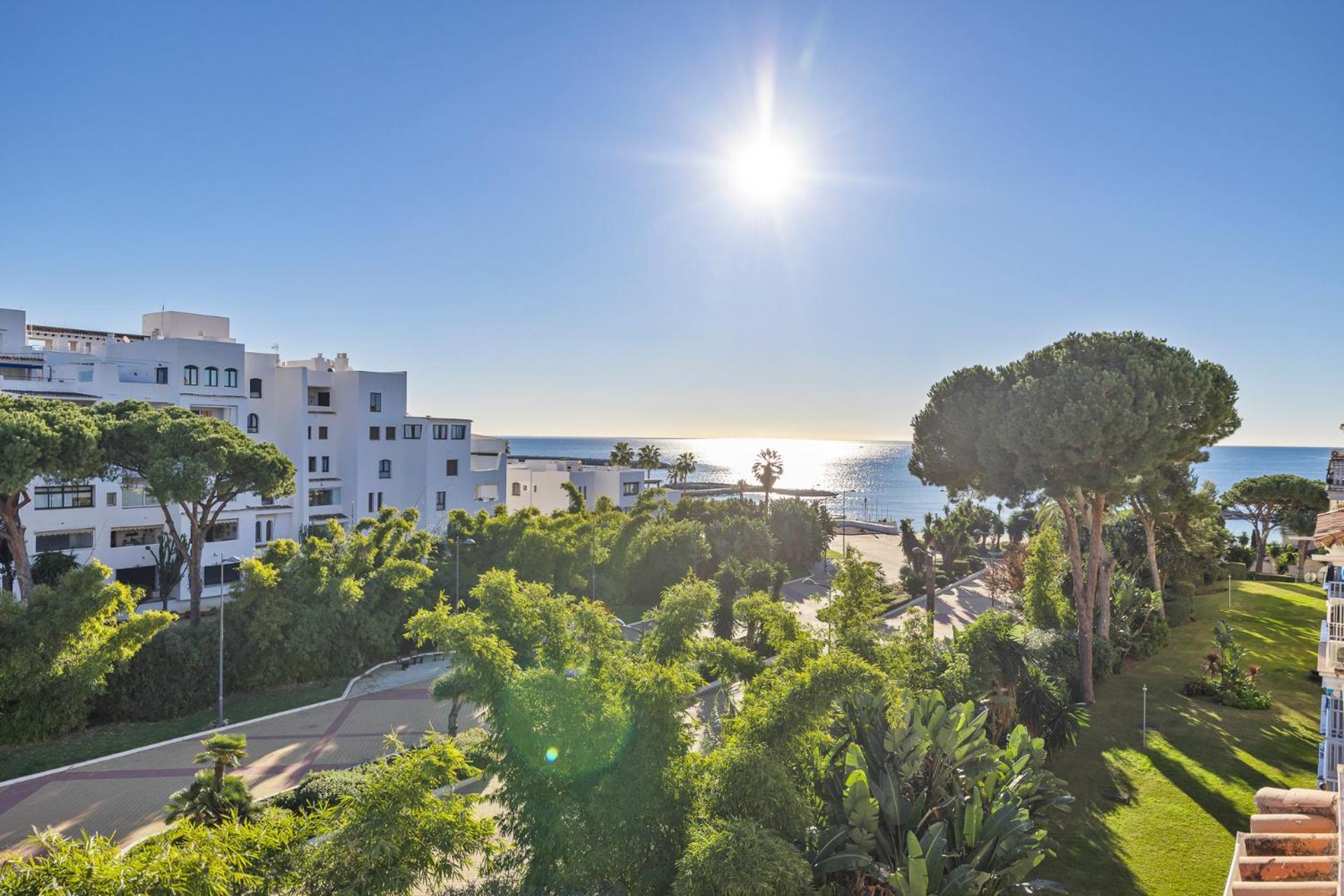 Modern Apartment - 2 Bedrooms, Beachside - Puerto Banus Marbella Exteriör bild